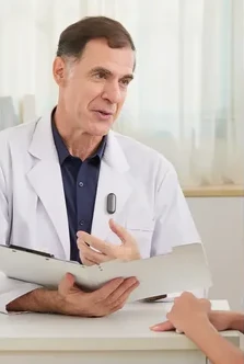 Dr wears a Plaud NotePin on his white coat